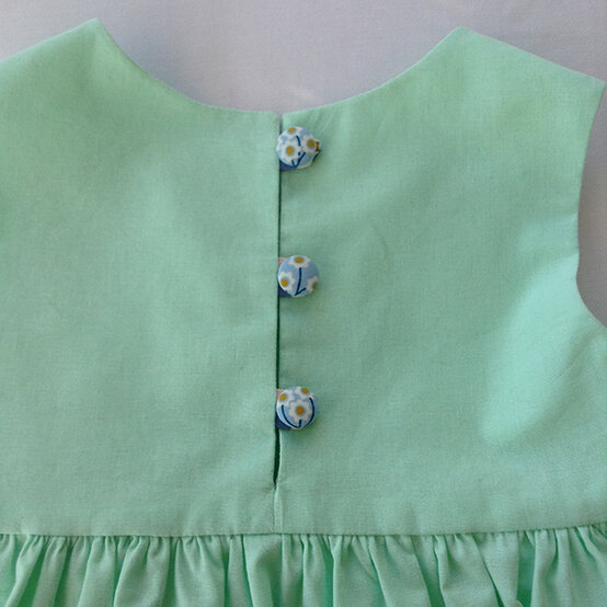 simplicity-pattern-cat-dress-bag-step10.jpg?sw=554&q=85