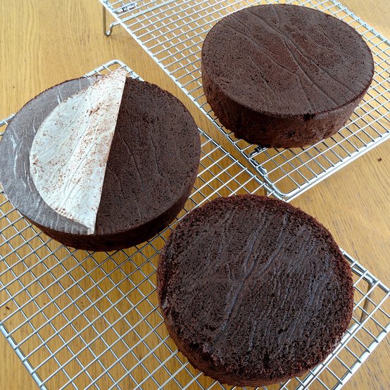 carrot_fault_line_cake_1.jpg?sw=554&q=85