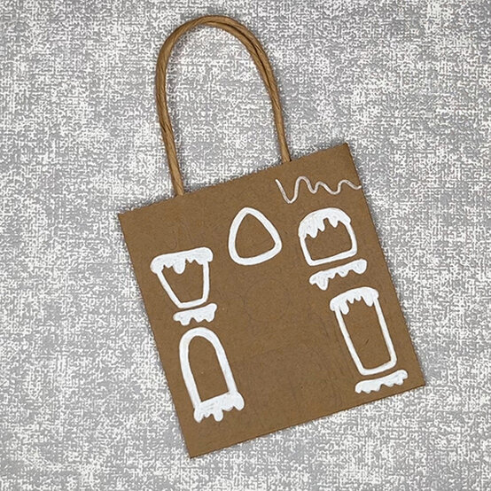 idea_ways-to-personalise-a-christmas-gift-bag-gingerbread_step3b.jpg?sw=554&q=85
