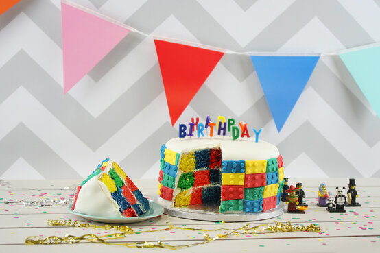 lego-cake_hr.jpg?sw=554&q=85