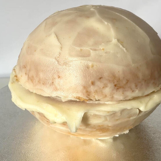 idea_how-to-make-a-football-cake_step7a.jpg?sw=554&q=85