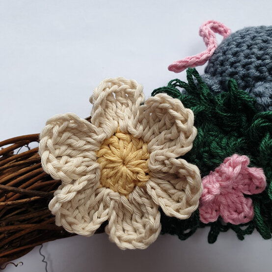 idea_hidden-garden-wreath_step2b.jpg?sw=554&q=85