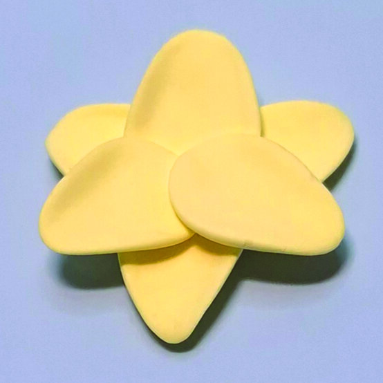 clay%2Ddaffodil%2Dsmall%5Fstep%2D2b.jpg?sw=554&q=85