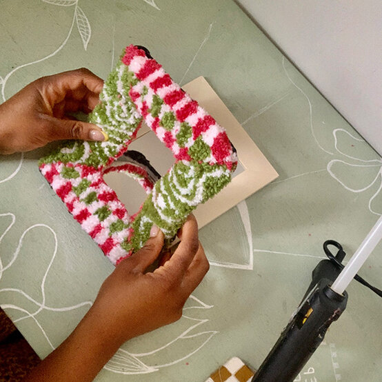 punch-needle-mirror_step13.jpg?sw=554&q=85