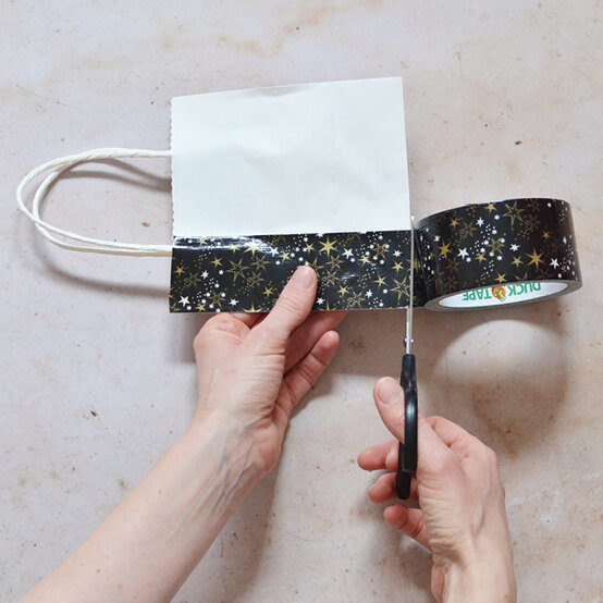 new-years-eve-kids-crafts6.jpg?sw=554&q=85