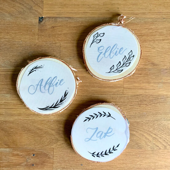 idea%5Fmodern%2Dcalligraphy%2Dplace%2Dcards%5Fstep%2D6.jpg?sw=554&q=85