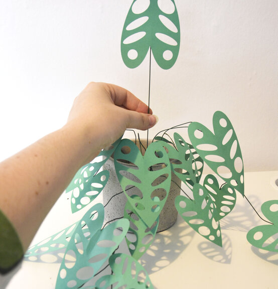 cricut_how_to_make_a-_paper_monstera_plant_step12.jpg?sw=554&q=85