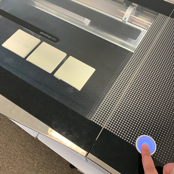 glowforge-how-to-make-personalised-ceramic-coasters_step2b.jpg?sw=554&q=85