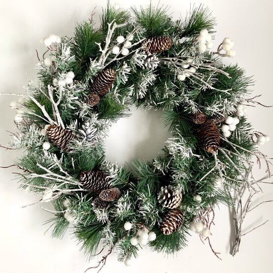 img_christmasfrostedwreathstep10.jpg?sw=554&q=85