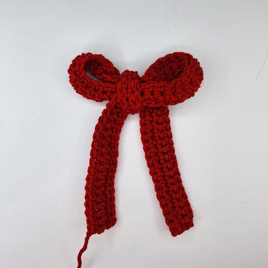 How%2Dto%2DCrochet%2Da%2DChristmas%2DWreath%2DCushion%5FBowa.jpg?sw=554&q=85