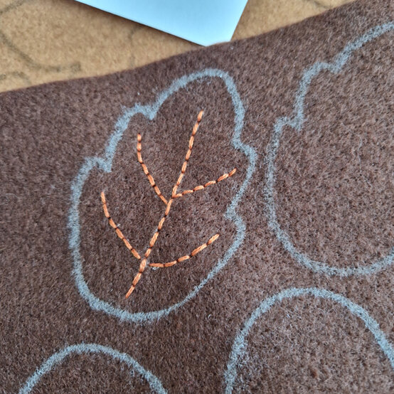 idea_how-to-create-embroidered-autumn-garland_step7.jpg?sw=554&q=85