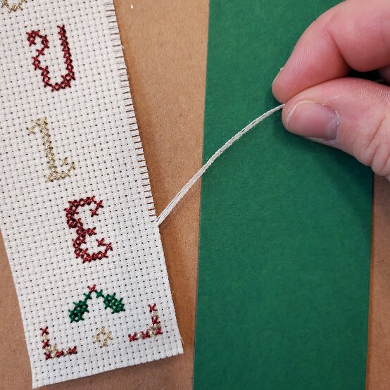 Idea_how-to-sew-a-christmas-cross-stitch_step3c.jpg?sw=554&q=85