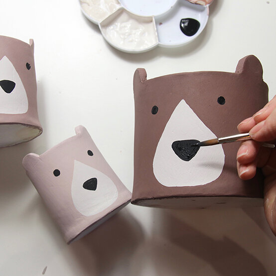 clay-bear-pots-step7.jpg?sw=554&q=85