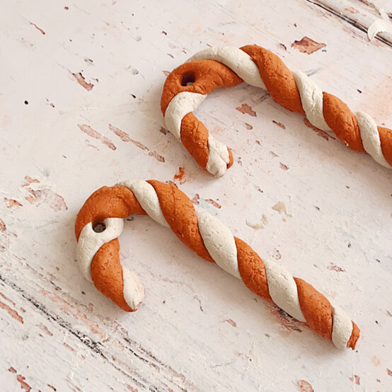 idea_clay-tree-decorations-candy_step5.jpg?sw=554&q=85