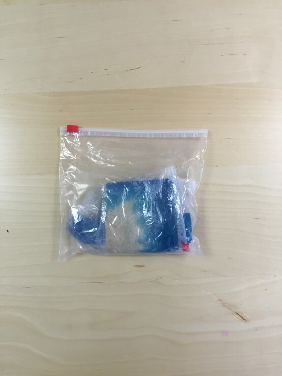 turquoise-squared-tote-zip-sealed.jpg?sw=554&q=85