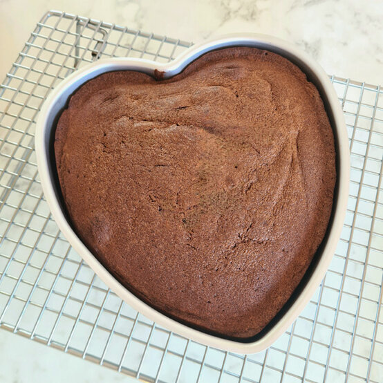 idea%5Fretro%2Dbuttercream%2Dcake%5Fstep%2D30.jpg?sw=554&q=85