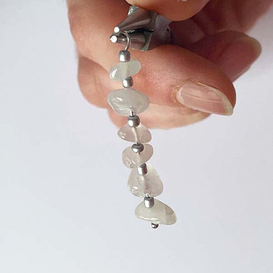 ideas%5Fjewellery%2Dprojects%2Dto%2Dmake%2Dwith%2Dbeads%5Fdrop%2Dearrings%2D2.jpg?sw=554&q=85