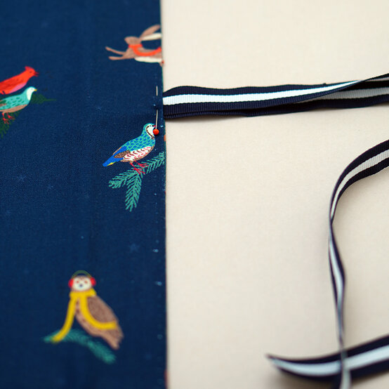 how-to-sew-a-craft-organiser_step13.jpg?sw=554&q=85