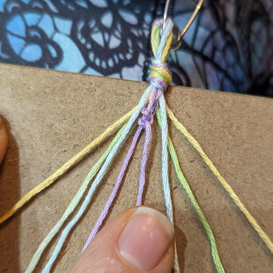 ideas%5Fhow%2Dto%2Dmake%2Dfriendship%2Dbracelets%5Fleaves%2Dbracelet%2D2a.jpg?sw=554&q=85