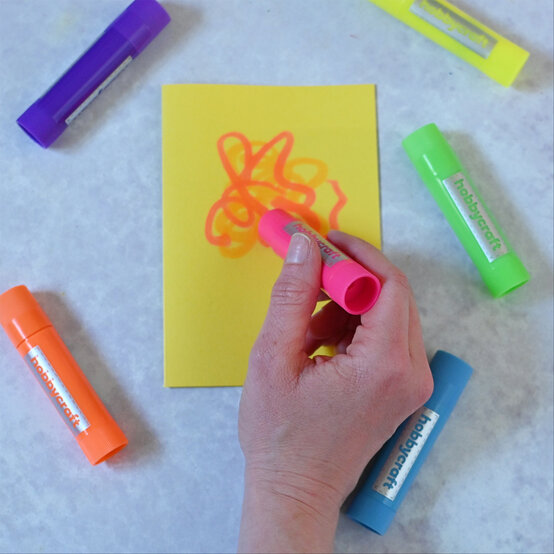 kids-fathers-day-cards-monster-card-step-1a.jpg?sw=554&q=85