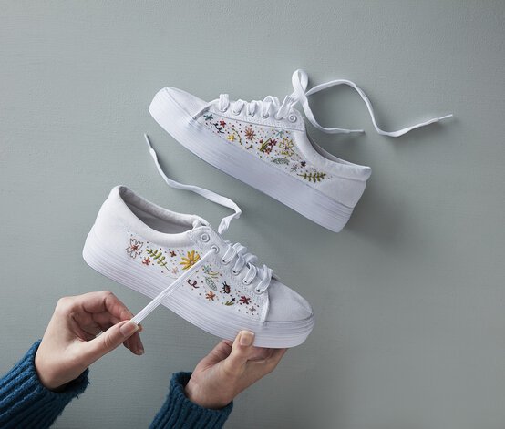 how_to_embroider_shoes.jpg?sw=554&q=85