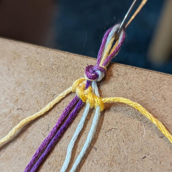 ideas%5Fhow%2Dto%2Dmake%2Dfriendship%2Dbracelets%5Fstripe%2Dbracelet%2D1.jpg?sw=554&q=85