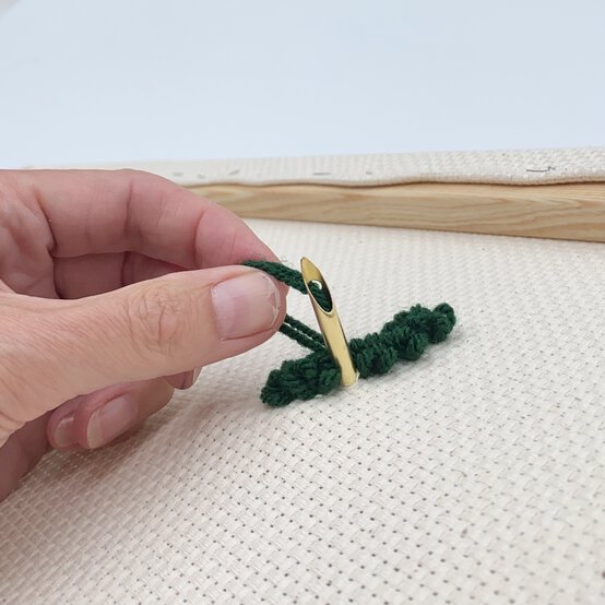 christmaspunchneedlestocking_step_5_tidying_end.jpg?sw=554&q=85