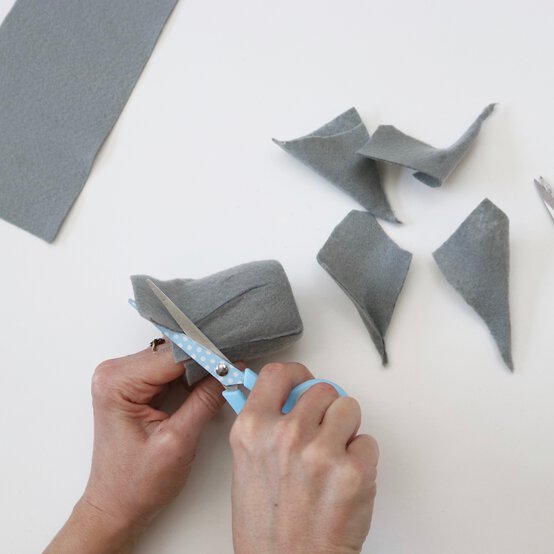 how_to_make_a_wolf_costume__step2b-square.jpg?sw=554&q=85