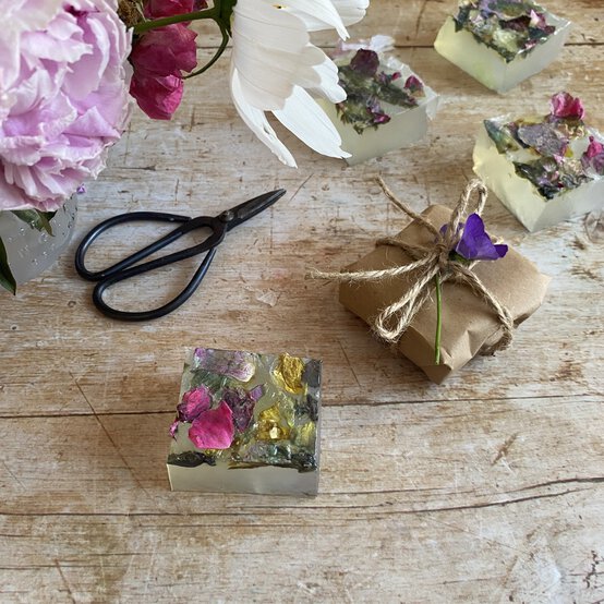 floral-botanical-soap_hero.jpg?sw=554&q=85