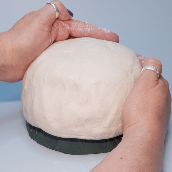 Idea_how-to-make-a-yarn-bowl-with-air-drying-clay_step2g.jpg?sw=554&q=85