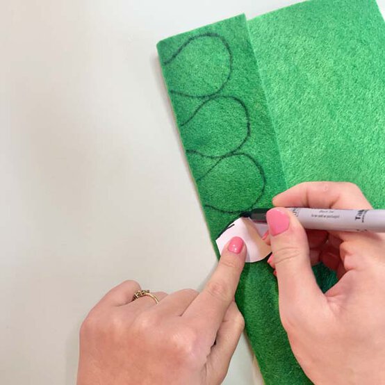 ideas%5Fhow%2Dto%2Dmake%2Dpipe%2Dcleaner%2Dand%2Dfelt%2Dflowers%5Feucalyptus%5F1.jpg?sw=554&q=85