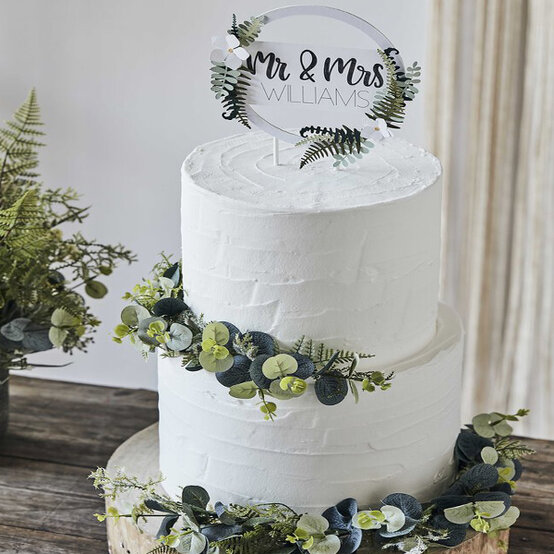 idea_personalised-wedding-decorations_topper.jpg?sw=554&q=85