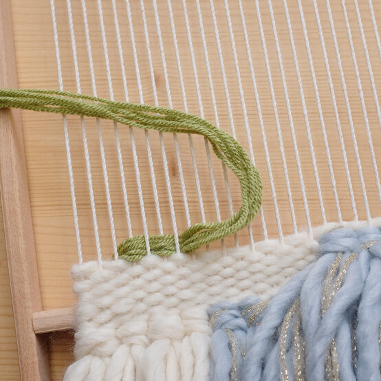 how_to_make_-a_floral_weave_20.jpg?sw=554&q=85