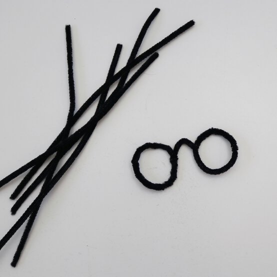 how_to_make_a_wolf_costume_step9-square.jpg?sw=554&q=85