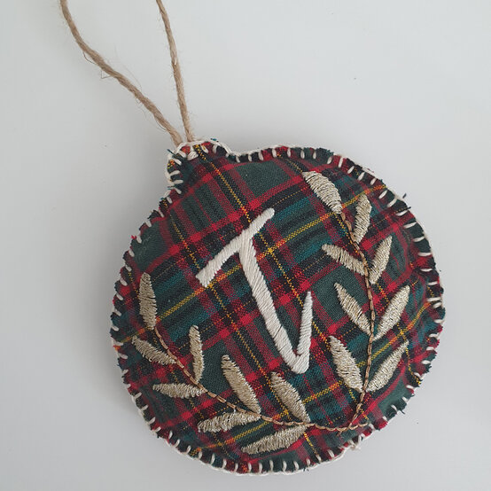 personalised-embroidered-decorations_step24_4.jpg?sw=554&q=85