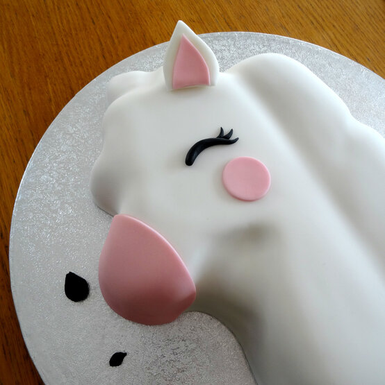unicorn-cake_step6_2.jpg?sw=554&q=85