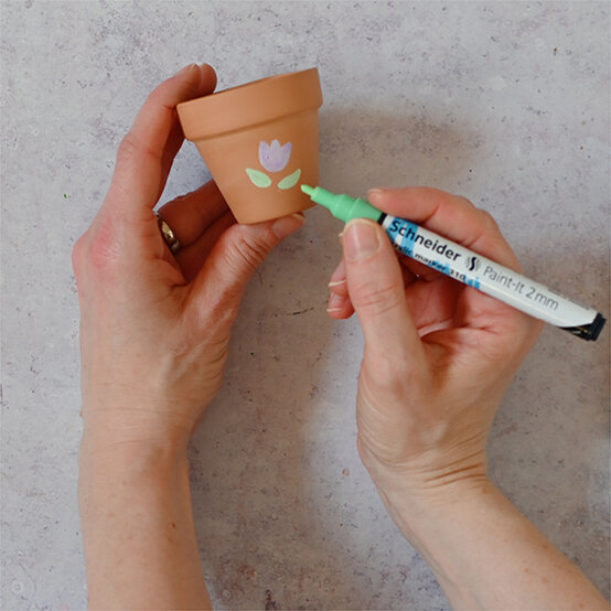how-to-use-paint-markers_terracotta_step3.jpg?sw=554&q=85
