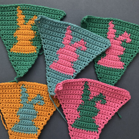 how_to_crochet_bunny_bunting_bunny_flags.jpg?sw=554&q=85