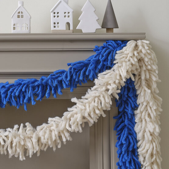 Christmas-Stash-Busting-Ideas_Yarn-Tinsel-Step-4.jpg?sw=554&q=85