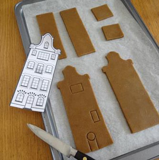 gingerbread-houses-step-6.jpg?sw=554&q=85