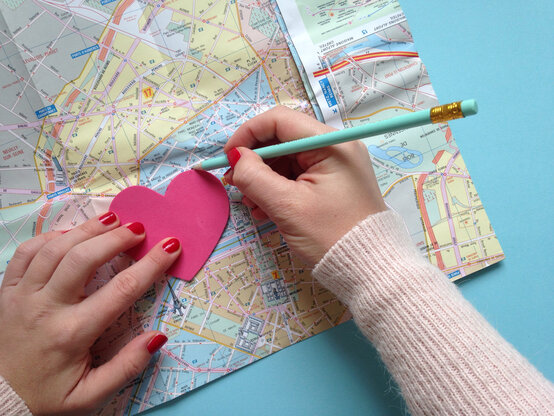 1-map-heart-card-edit.jpg?sw=554&q=85