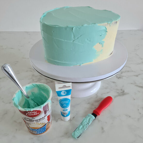 idea%5Fretro%2Dbuttercream%2Dcake%5Fstep%2D24.jpg?sw=554&q=85