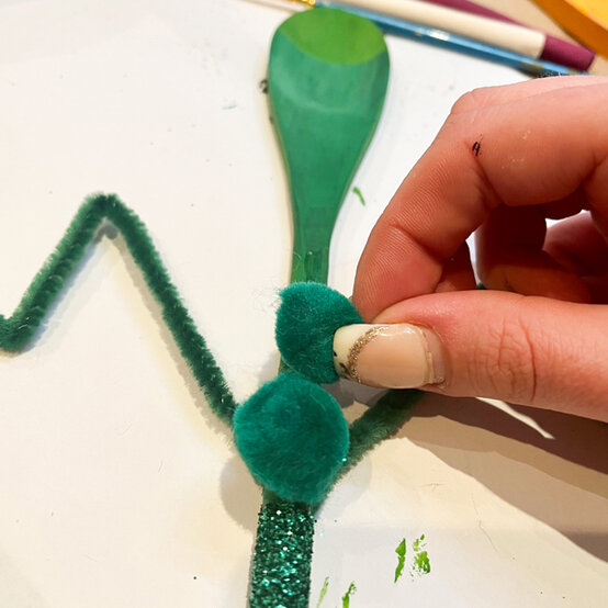 idea_how-to-make-story-spoons_step4a.jpg?sw=554&q=85