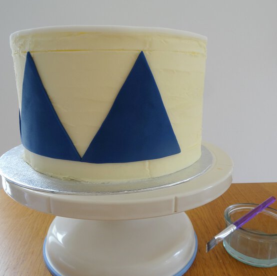 nutcracker-cake_step11.jpg?sw=554&q=85