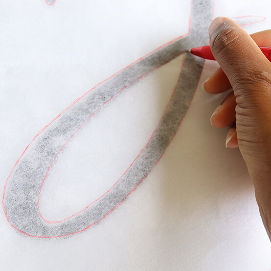 ideas%5Fhow%2Dto%2Dembroider%2Da%2Dcushion%2Dfor%2Dchristmas%5Fstep%2D2.JPG?sw=554&q=85