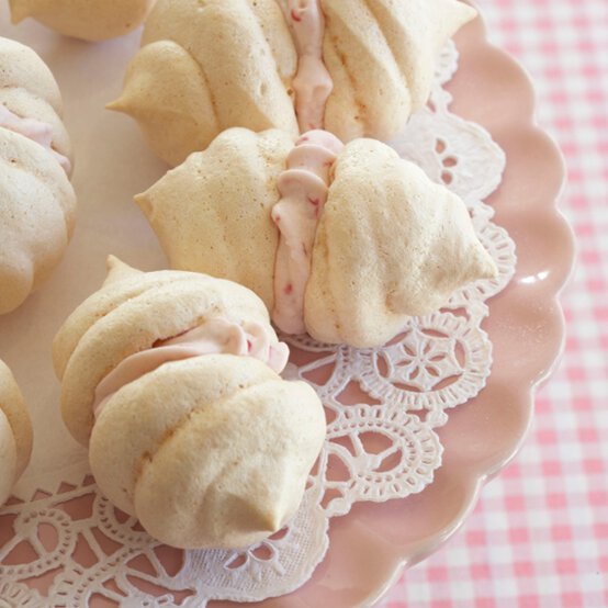 Meringues-017.jpg?sw=554&q=85