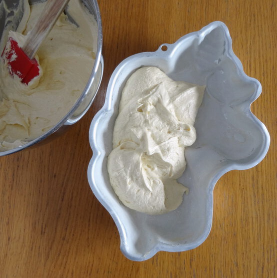 unicorn-cake_step1.jpg?sw=554&q=85