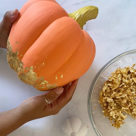 sophisticated-halloween-2020_step-7_2.jpg?sw=554&q=85