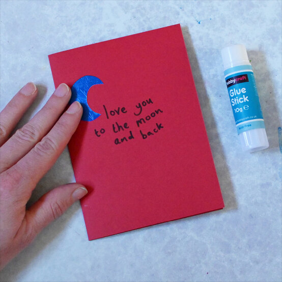 kids-fathers-day-cards-moon-card-step-1c.jpg?sw=554&q=85