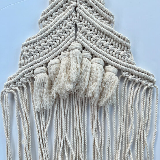 idea%5Fmacrame%2Dchristmas%2Dtrees%5Fstep32.jpg?sw=554&q=85